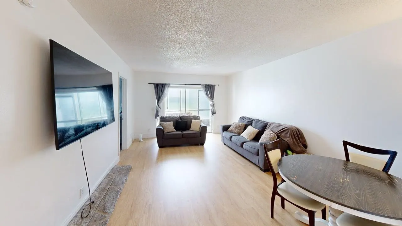 1630 Embassy Dr, #105