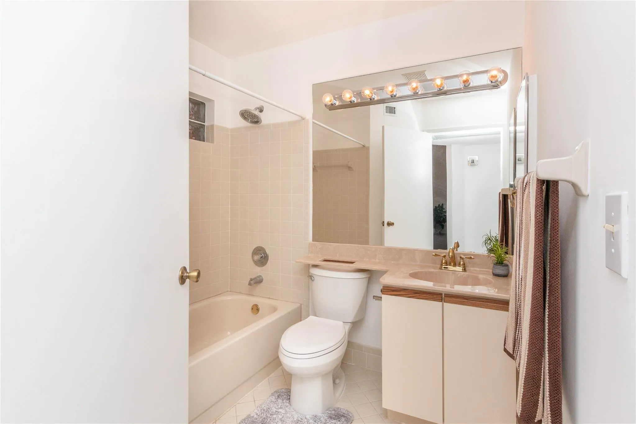 10631 NW 14 ST, #218