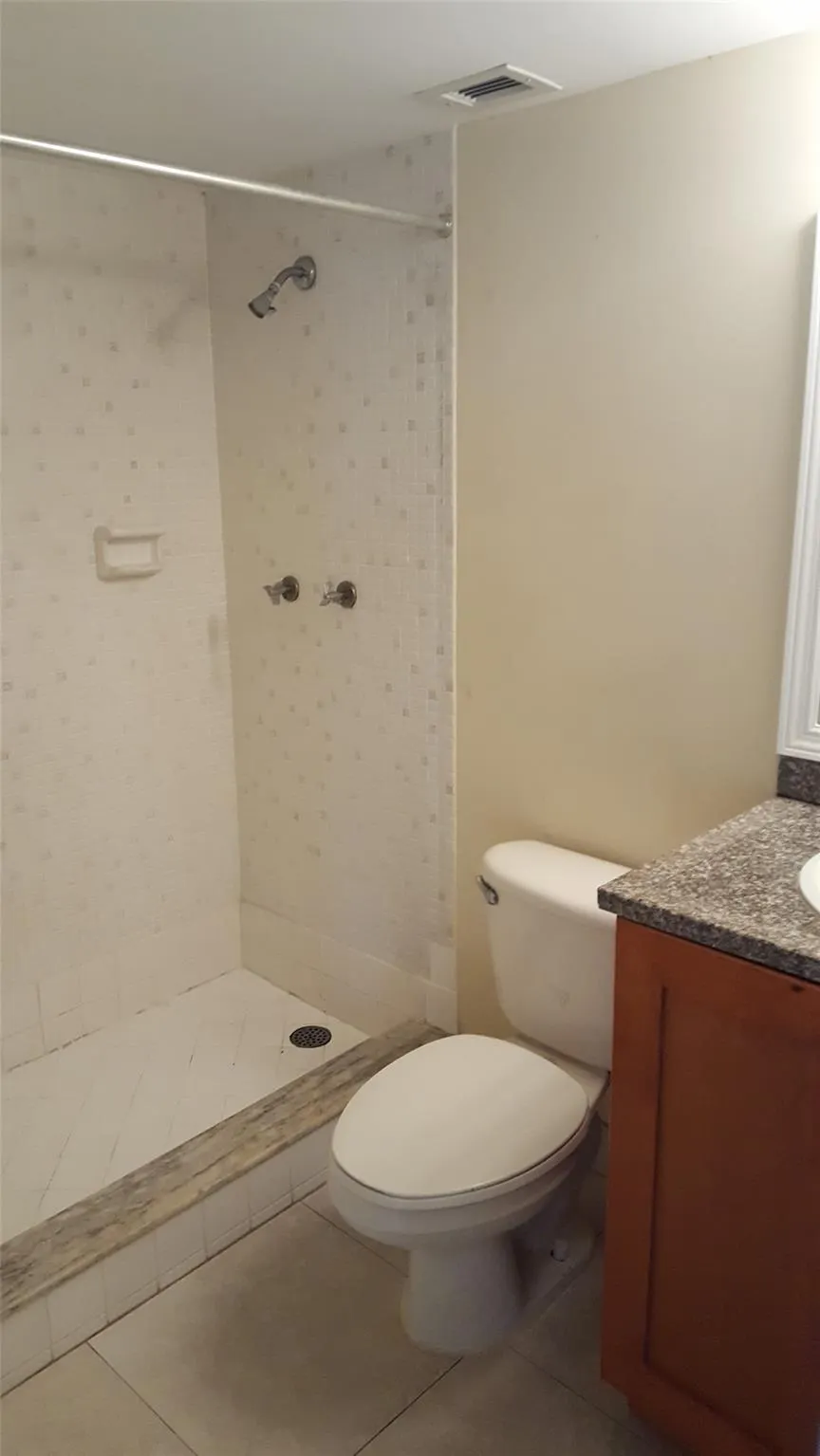 1101 Crystal Lake Dr, #103