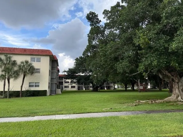 8990 S Hollybrook Blvd, #302