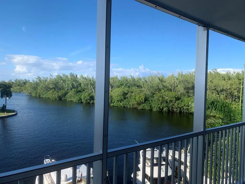 1537 E Hillsboro Blvd, #438