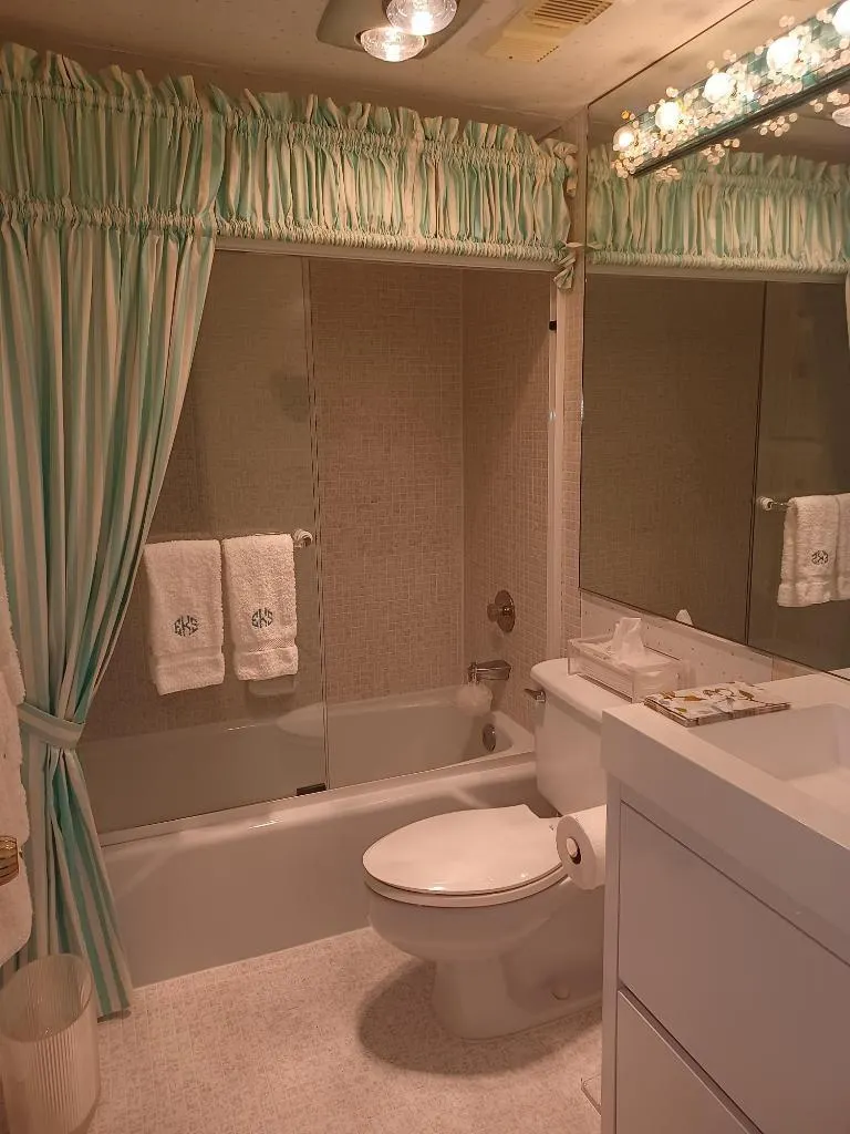 1537 E Hillsboro Blvd, #438