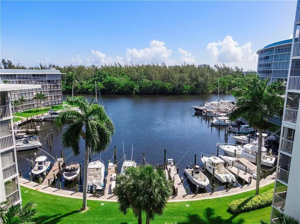 1537 E Hillsboro Blvd, #438