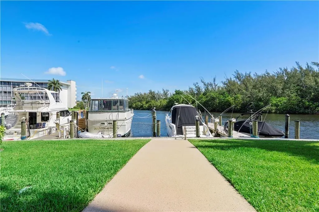 1537 E Hillsboro Blvd, #438