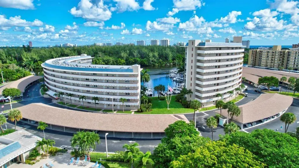 1537 E Hillsboro Blvd, #438
