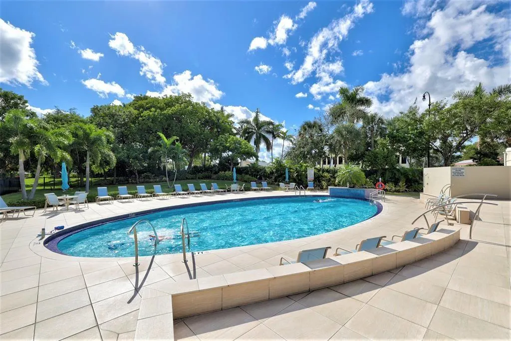 1537 E Hillsboro Blvd, #438