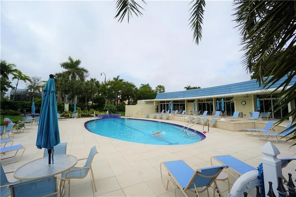 1537 E Hillsboro Blvd, #438
