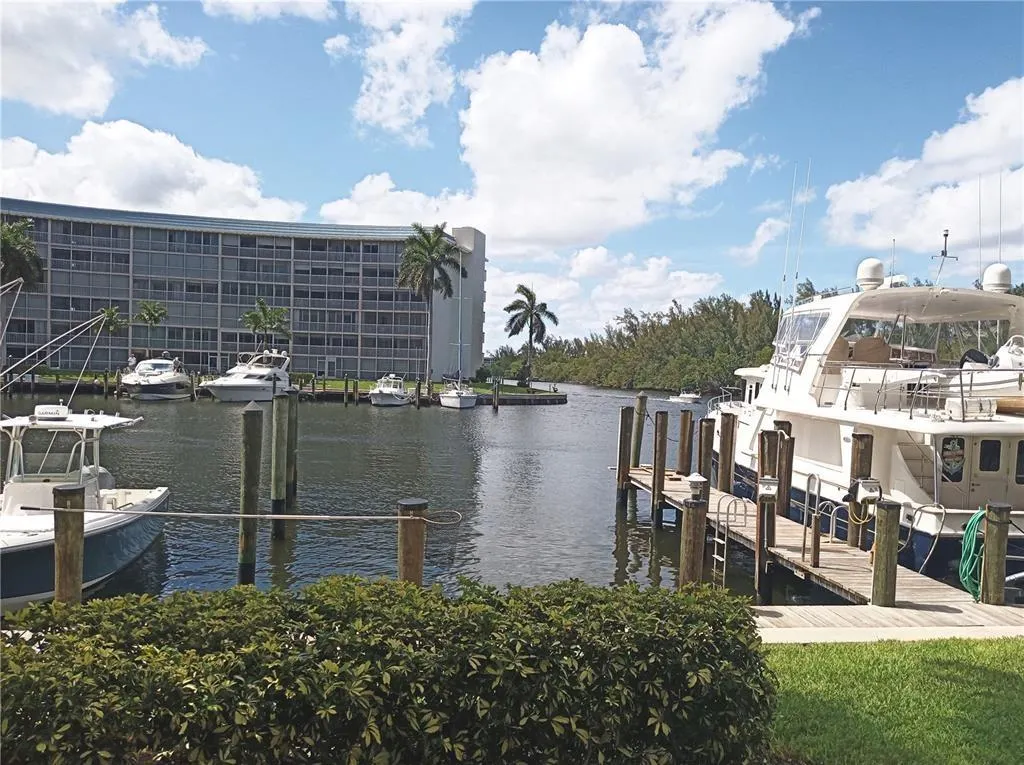 1537 E Hillsboro Blvd, #438