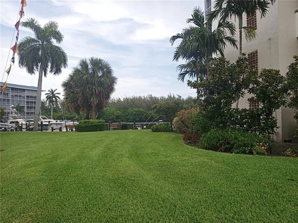 1537 E Hillsboro Blvd, #438