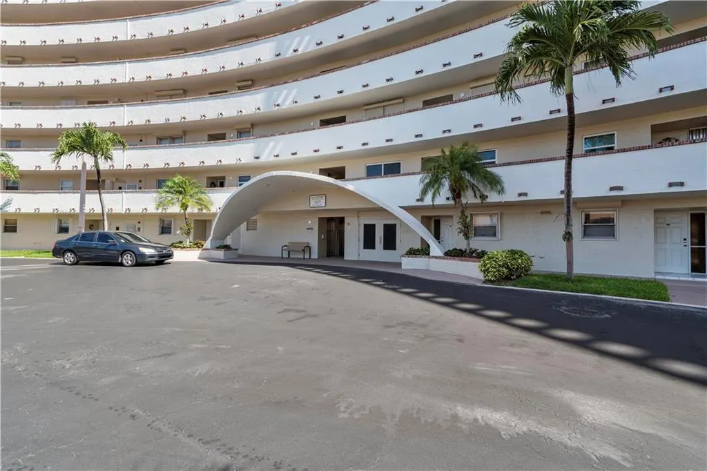 1537 E Hillsboro Blvd, #438