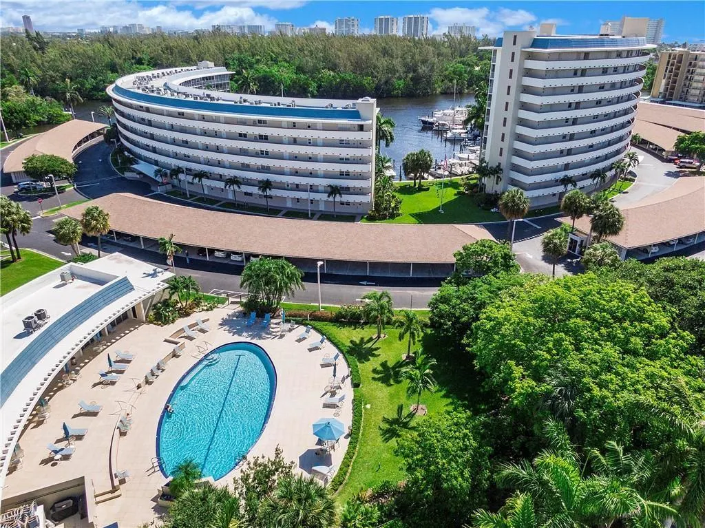 1537 E Hillsboro Blvd, #438