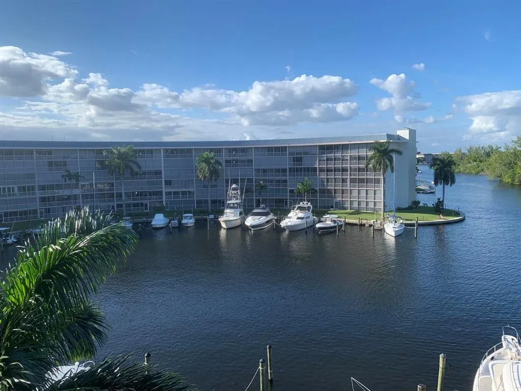 1537 E Hillsboro Blvd, #438