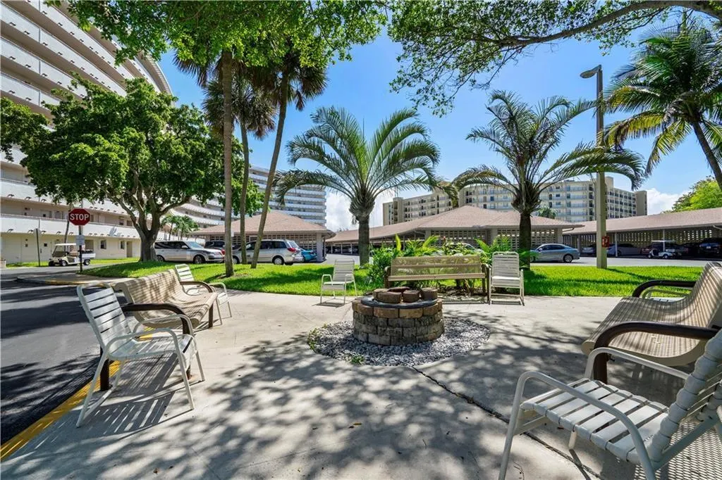 1537 E Hillsboro Blvd, #438