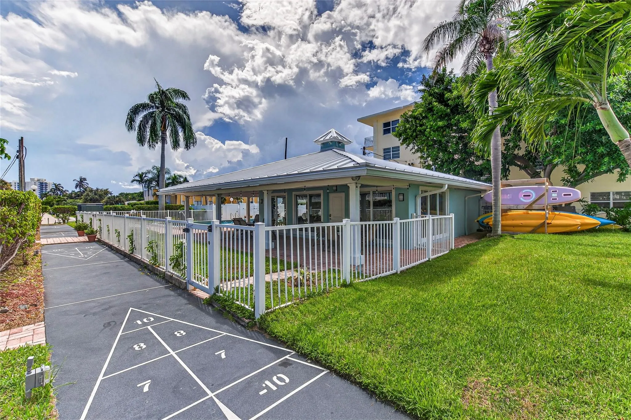 2772 NE 30th Ave, #8D