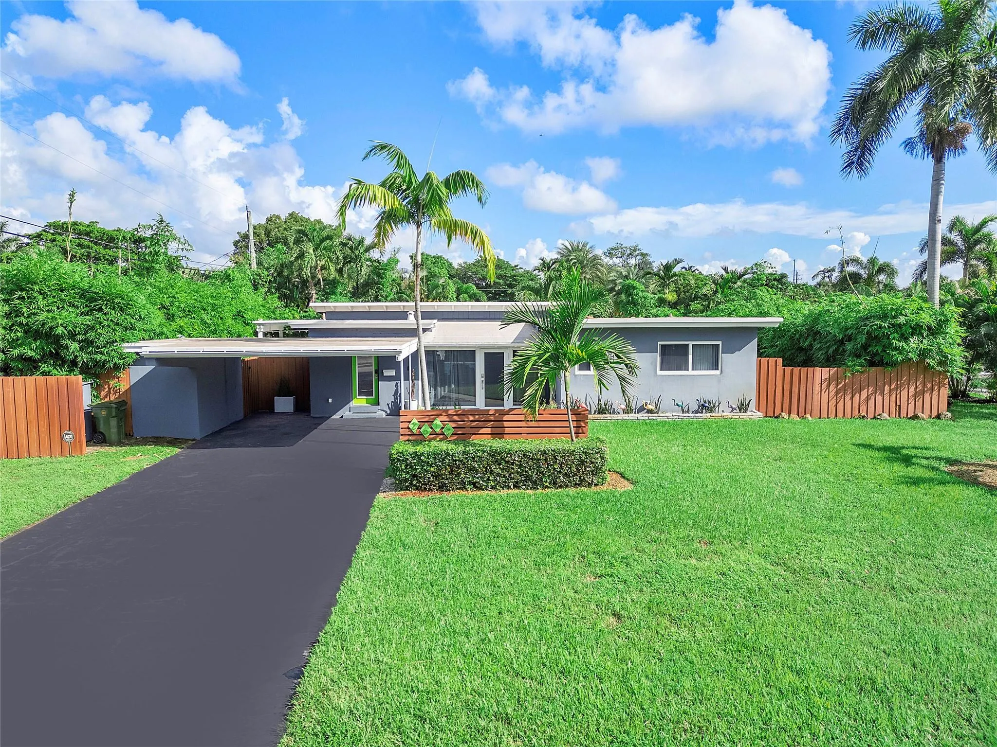 2617 NE 10th Ter