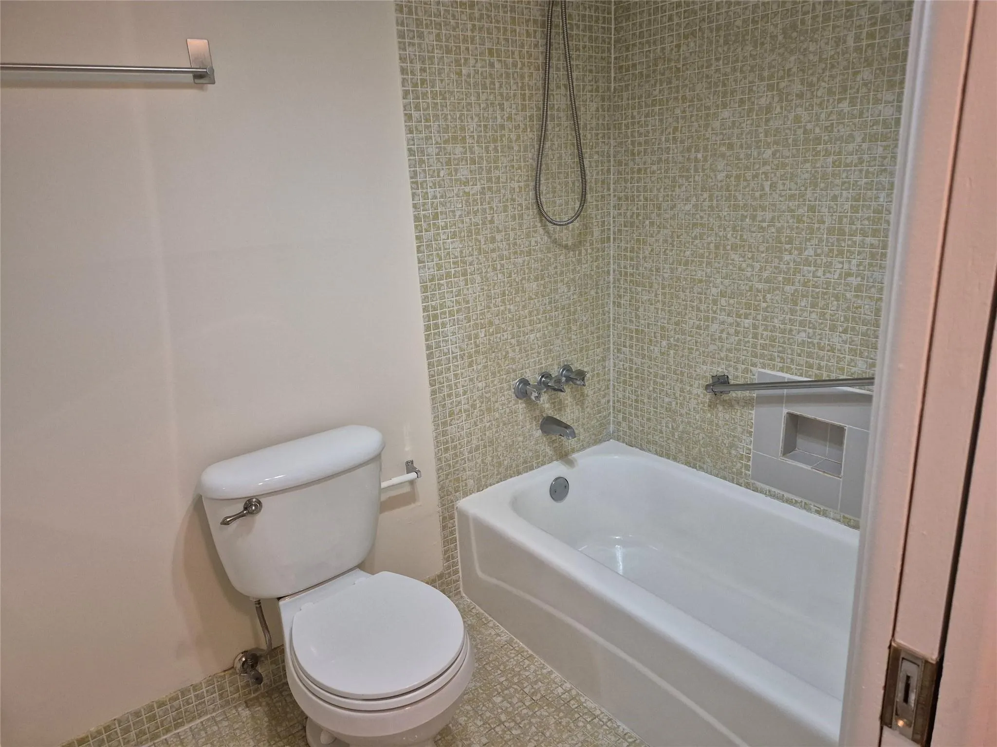 3151 S Palm Aire Dr, #405
