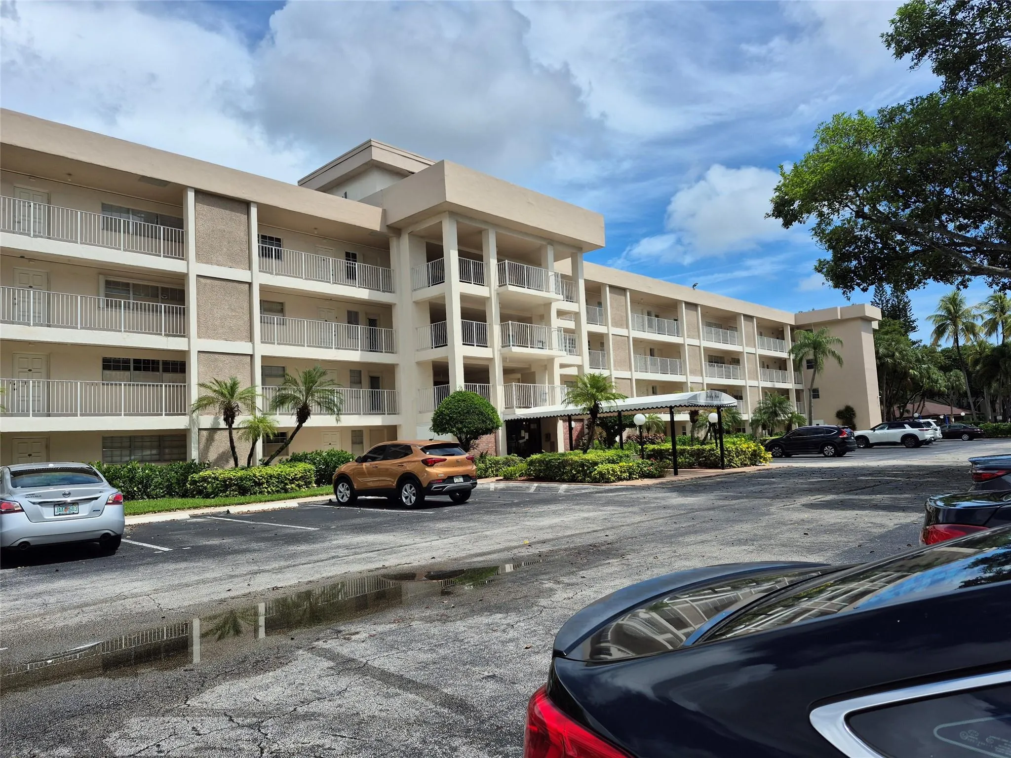 3151 S Palm Aire Dr, #405