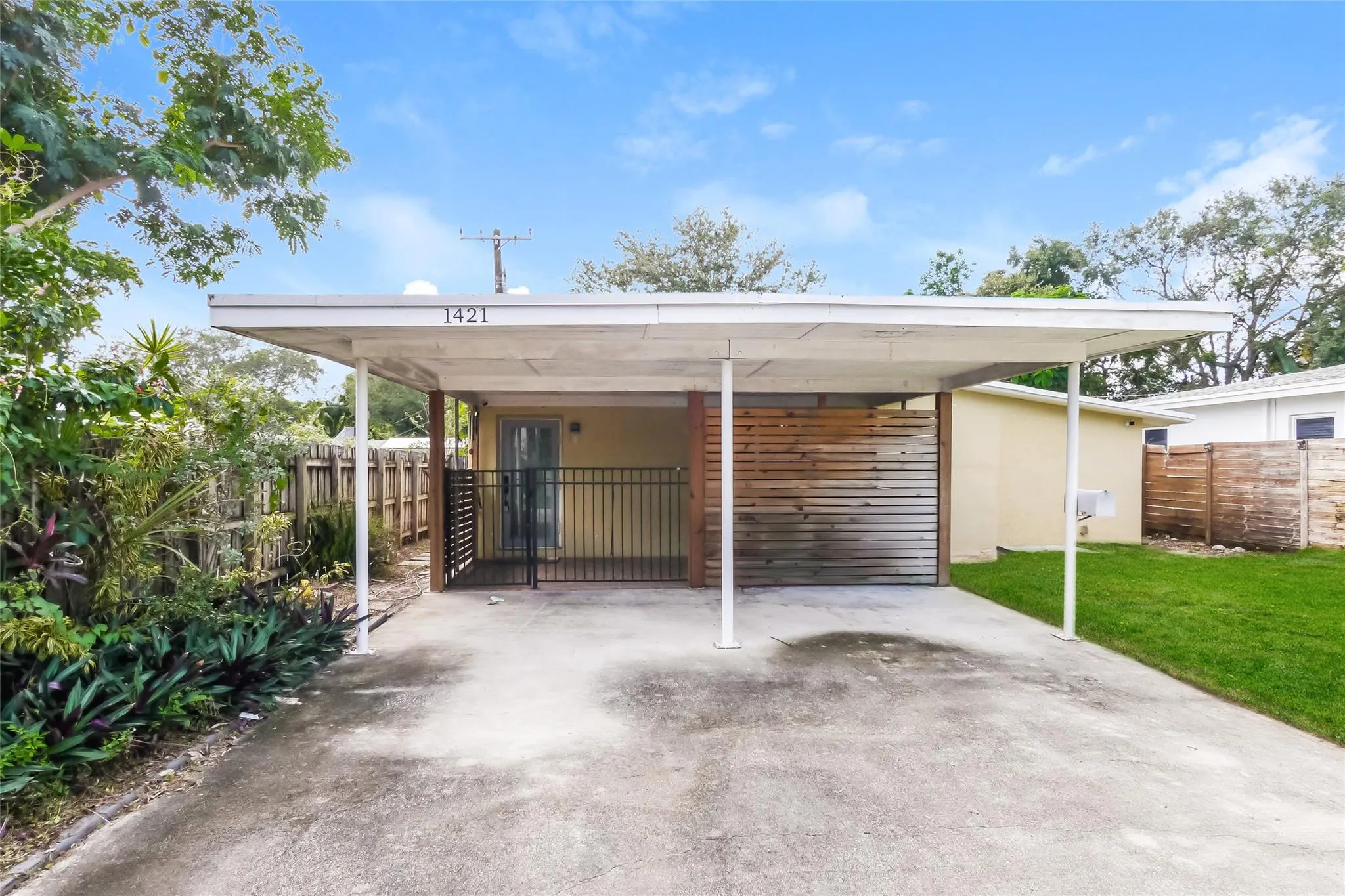 1421 SW 23rd Ave