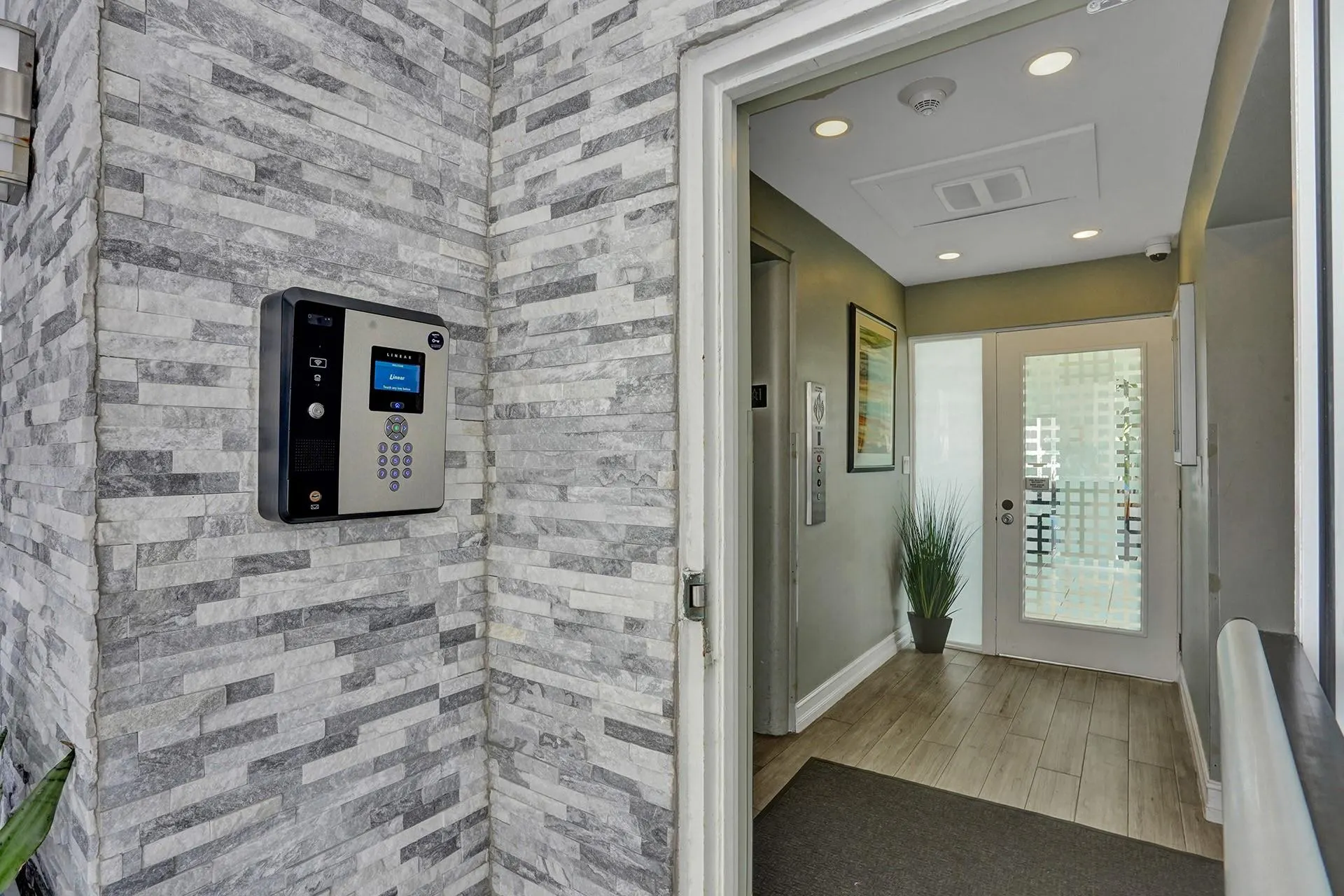 720 Bayshore Dr, #202