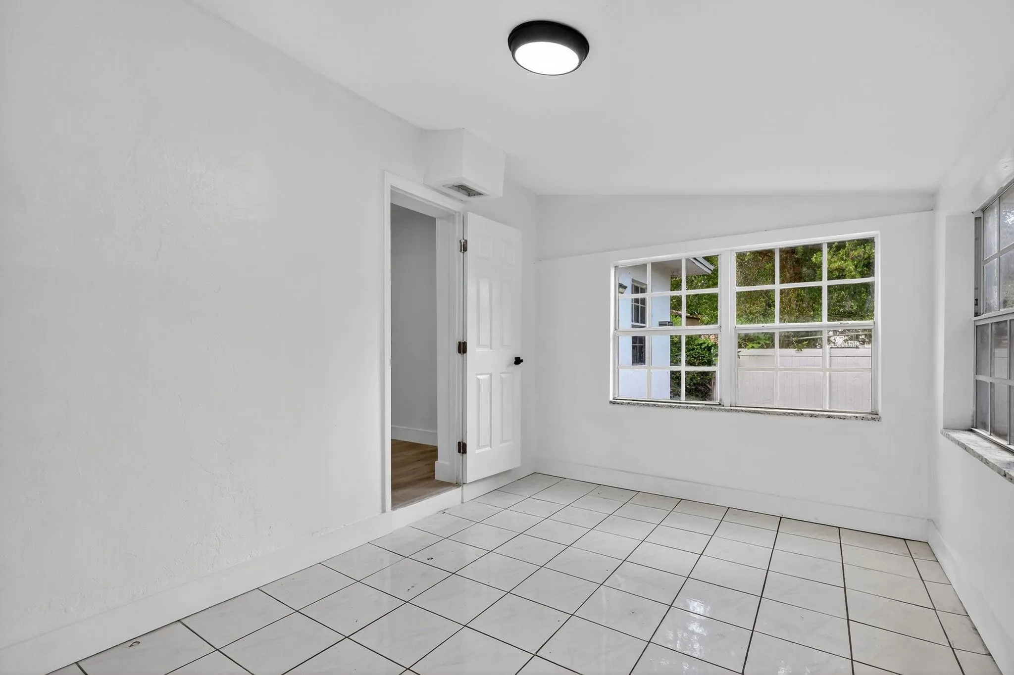 40 NW 68th St