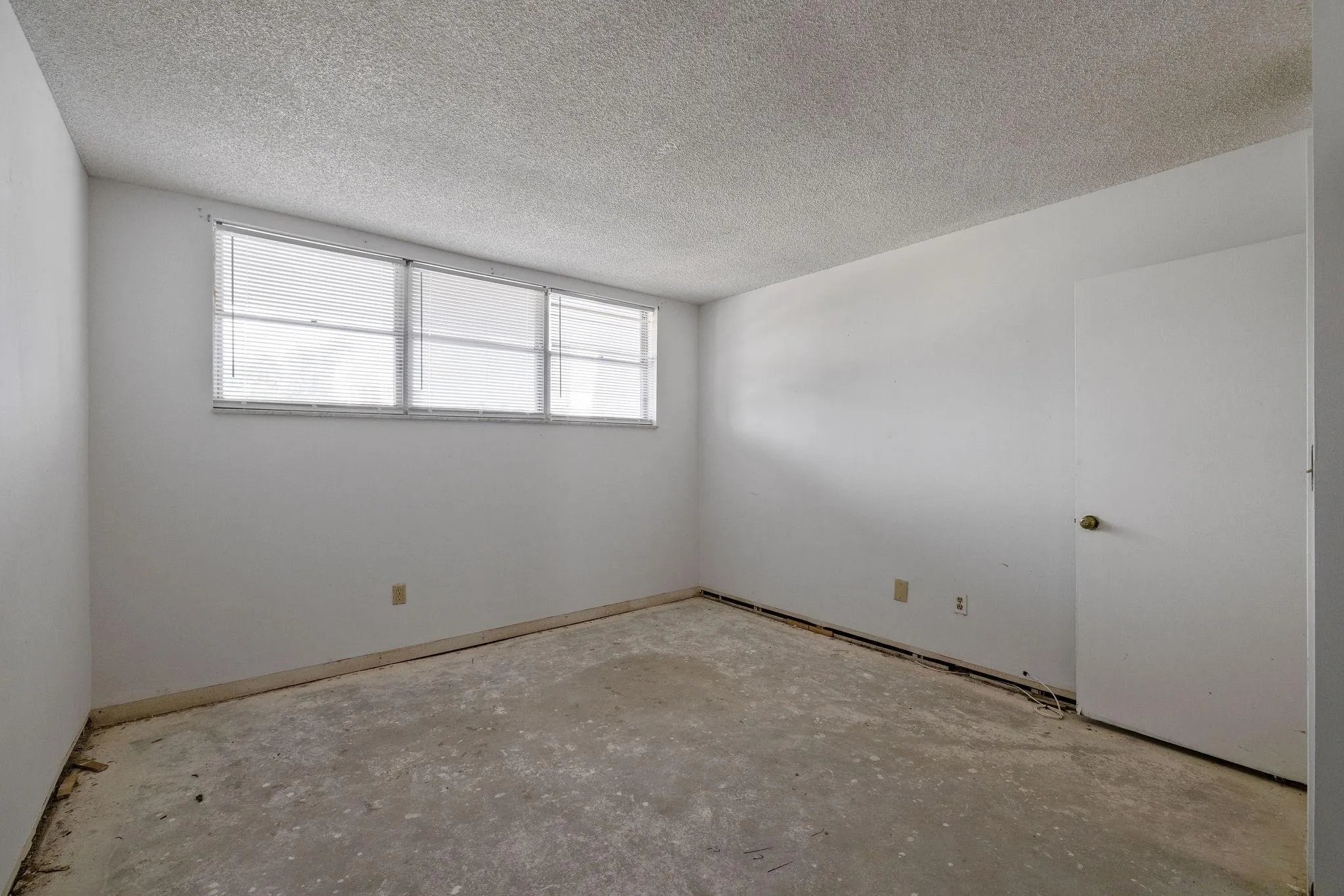 3100 NE 49th St, #306