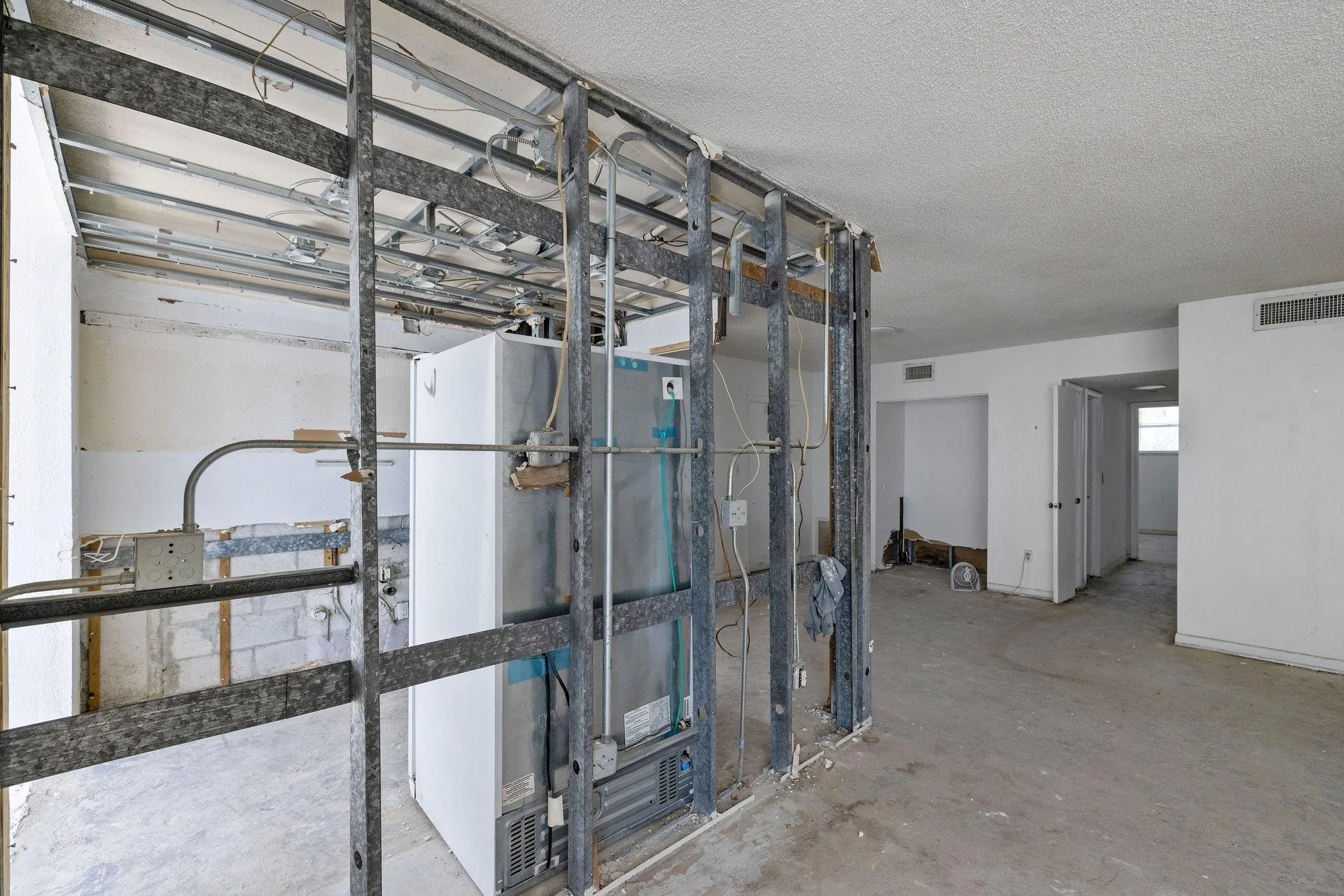 3100 NE 49th St, #306