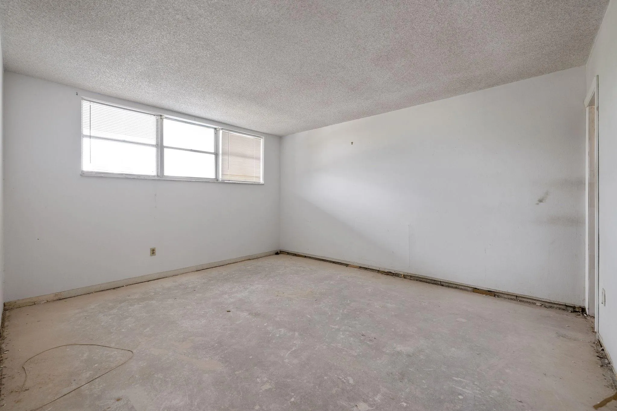 3100 NE 49th St, #306