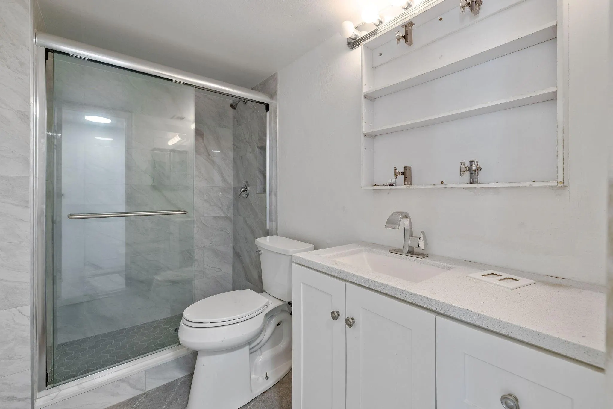 3100 NE 49th St, #306