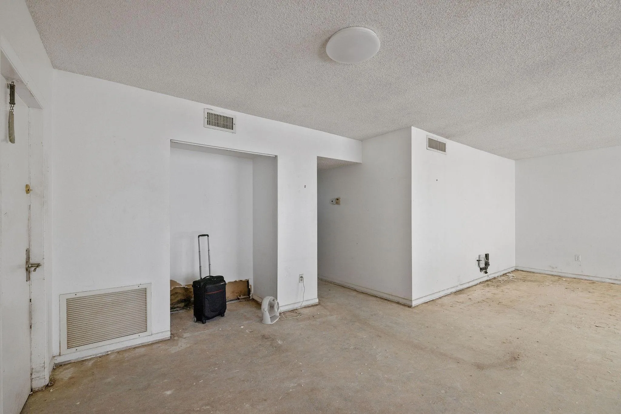 3100 NE 49th St, #306