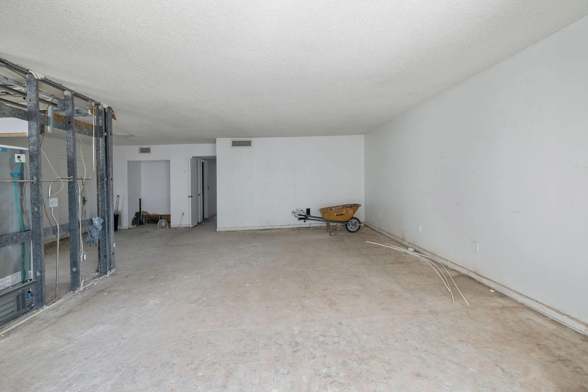 3100 NE 49th St, #306