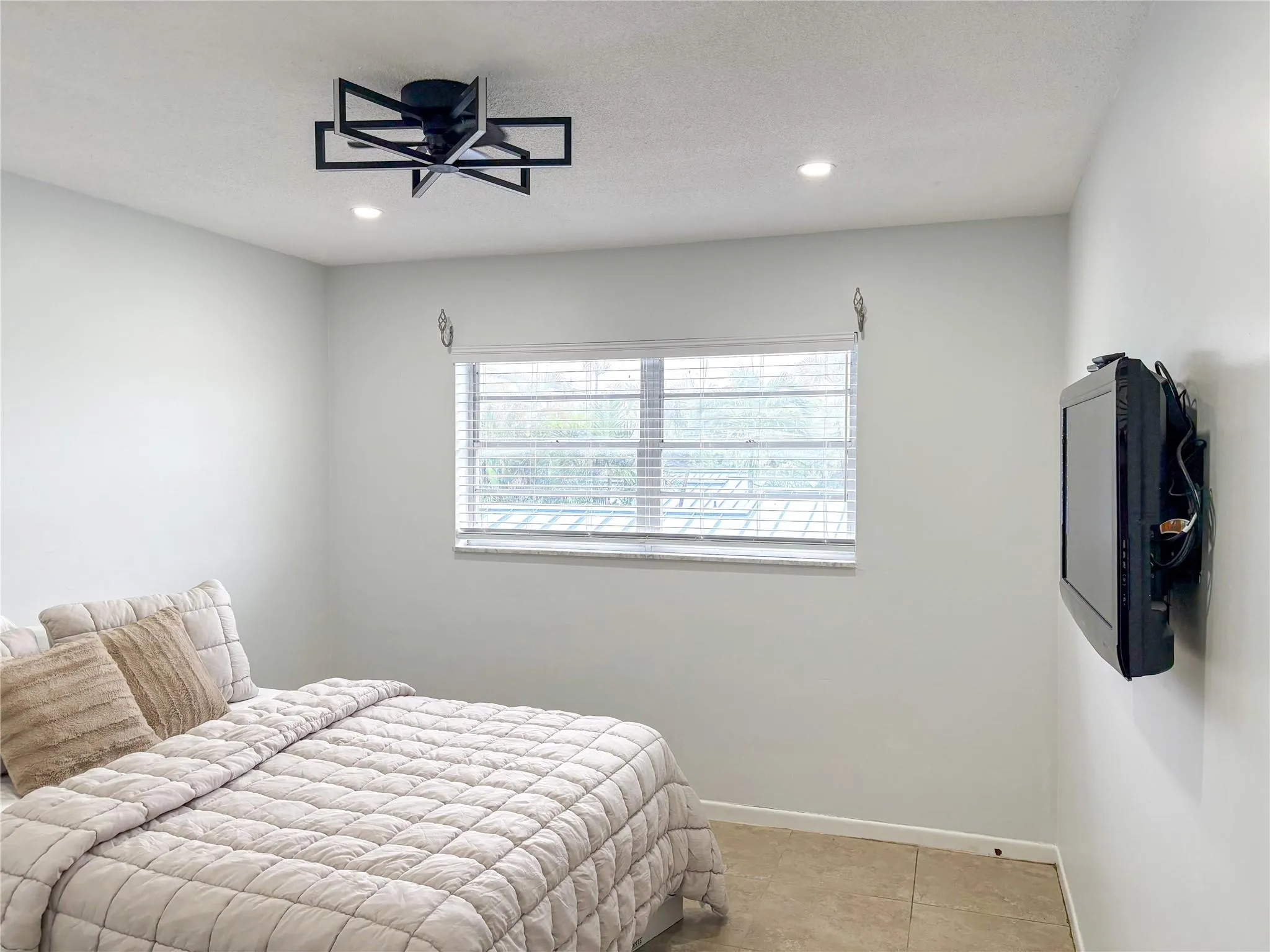 4541 N Ocean Dr, #8