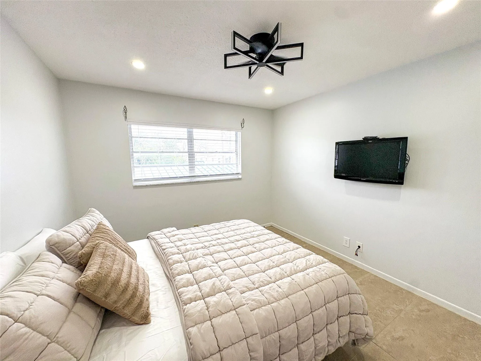 4541 N Ocean Dr, #8