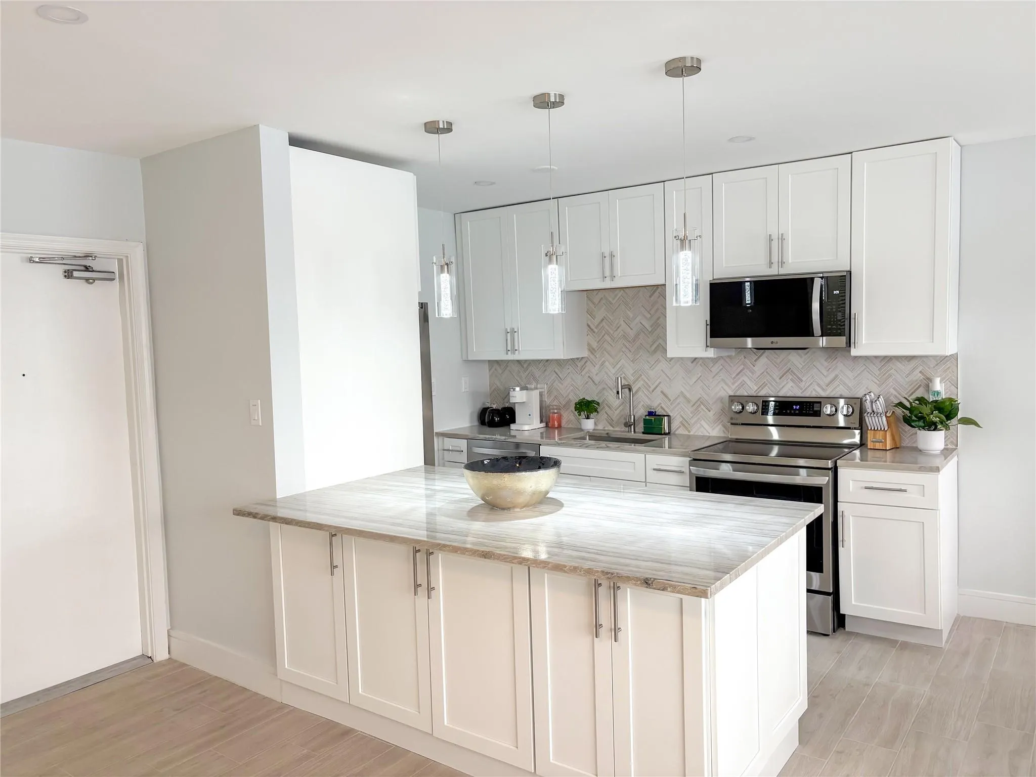 4541 N Ocean Dr, #8