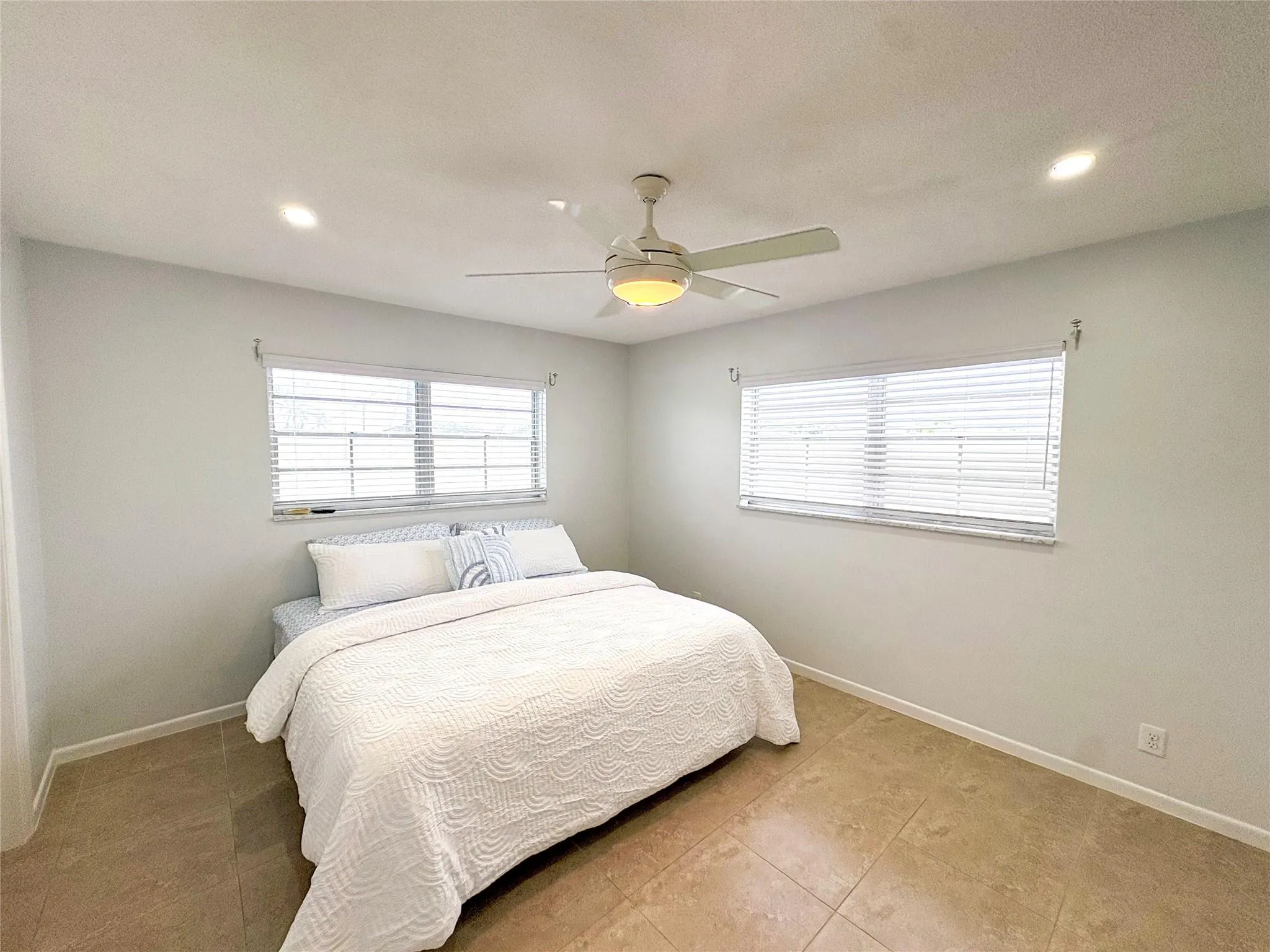 4541 N Ocean Dr, #8