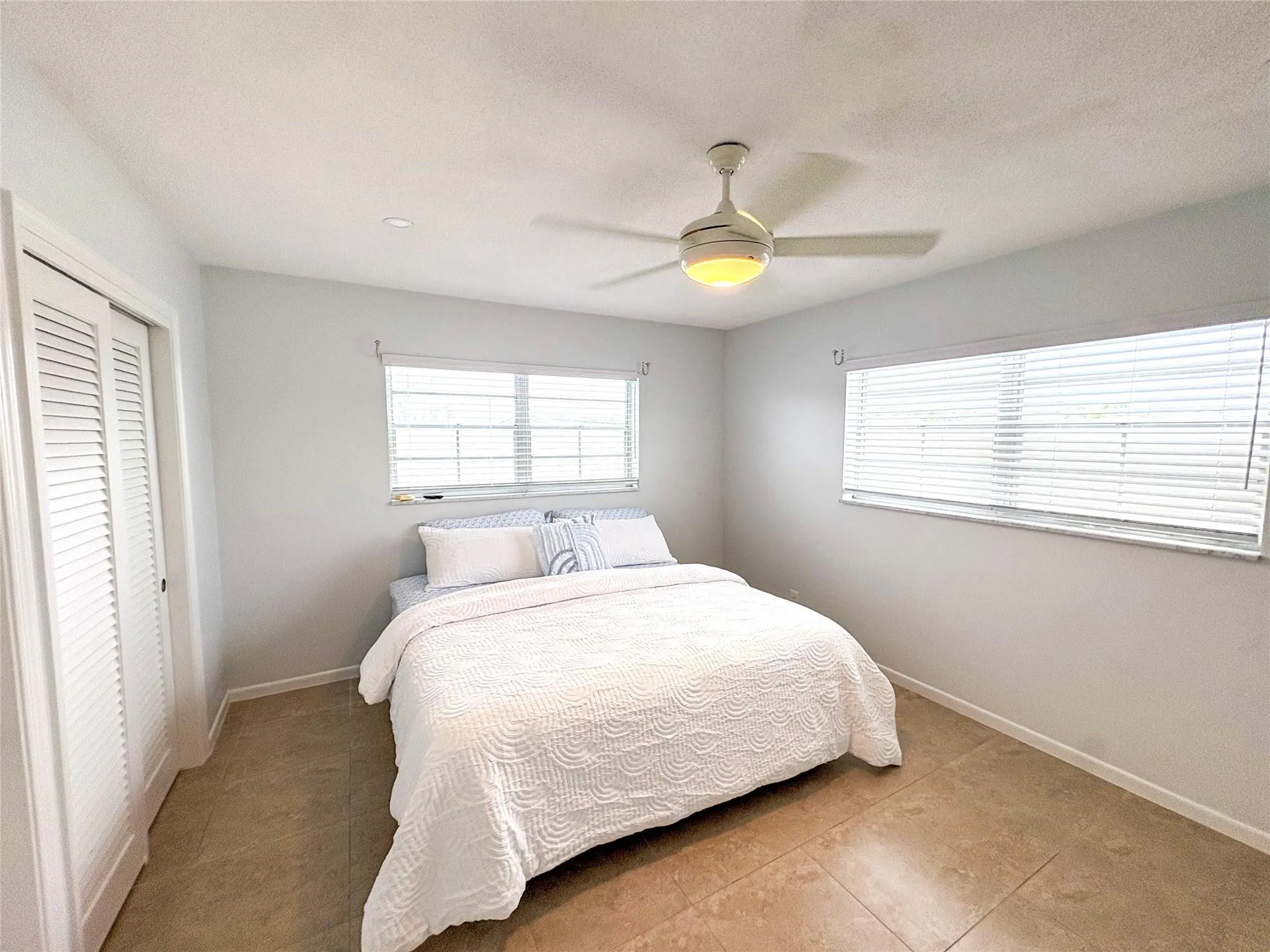4541 N Ocean Dr, #8