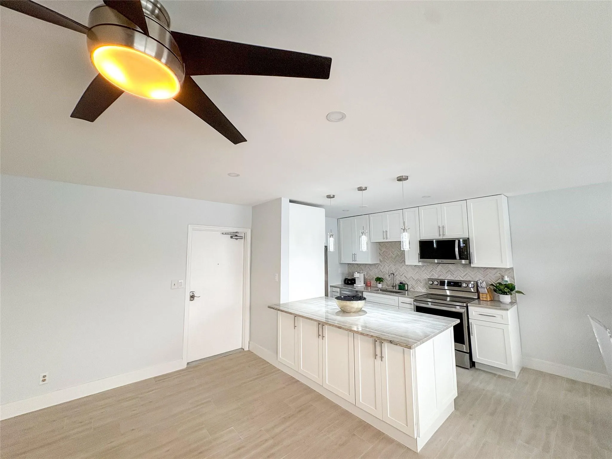 4541 N Ocean Dr, #8