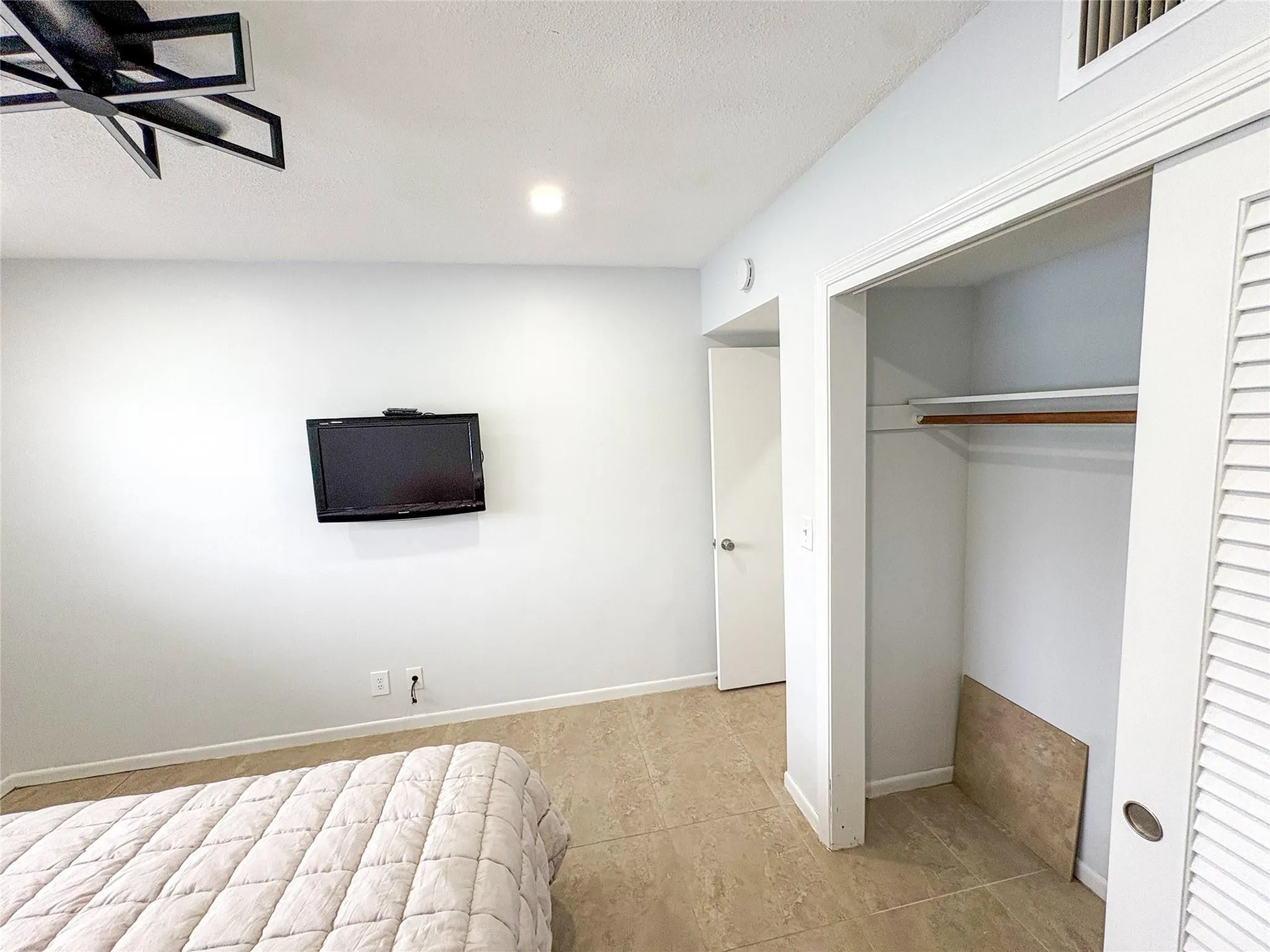 4541 N Ocean Dr, #8