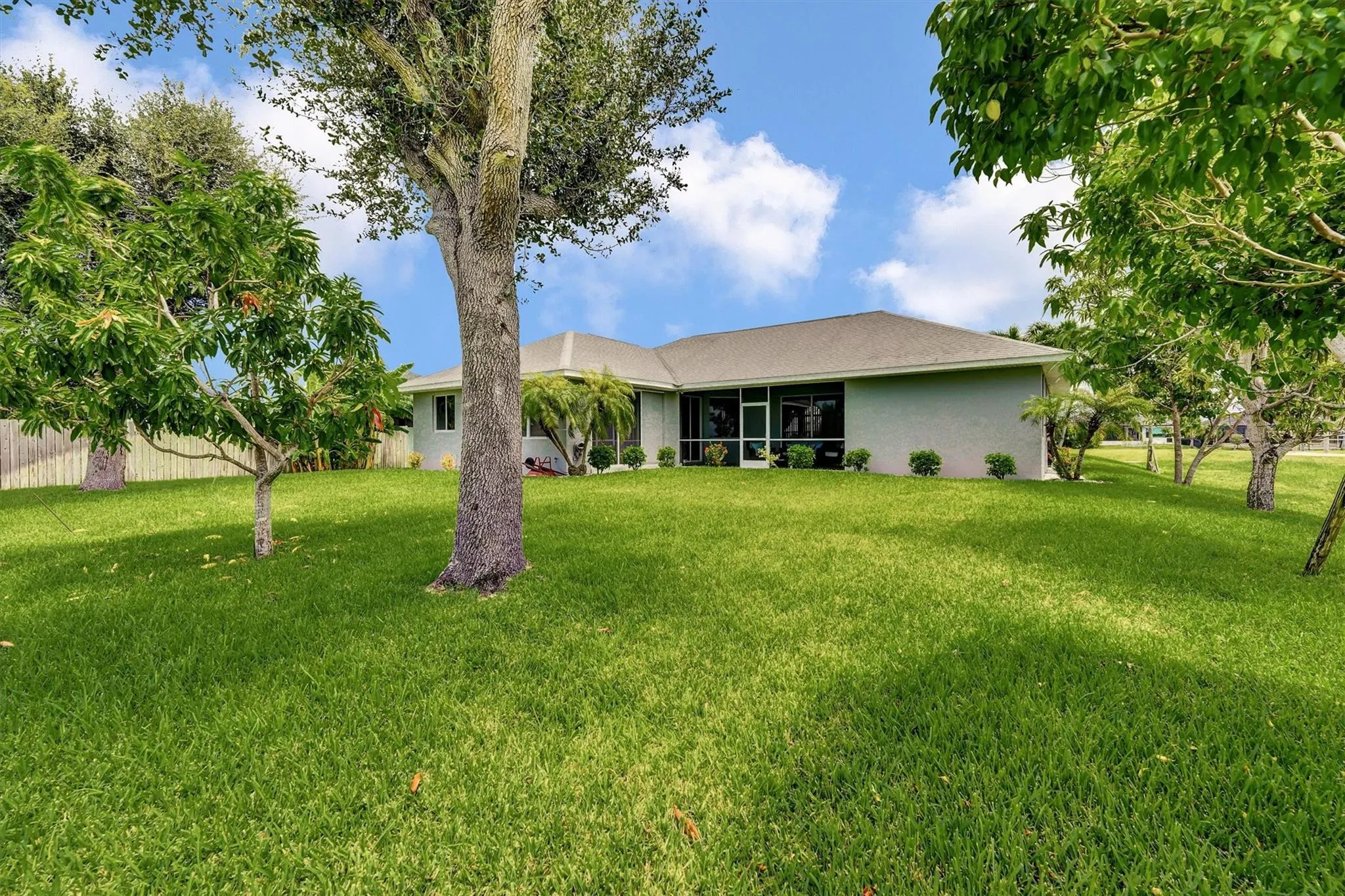 126 SW 39th Pl