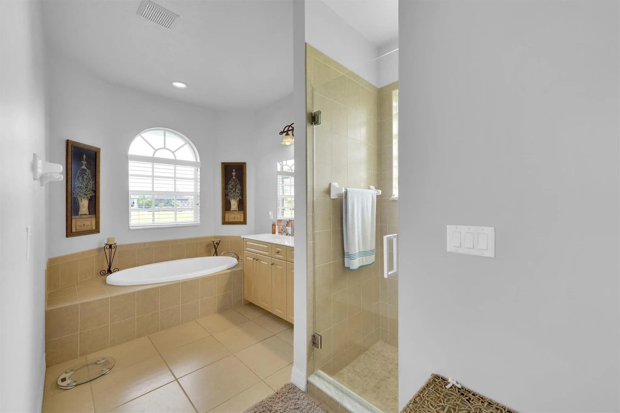 126 SW 39th Pl