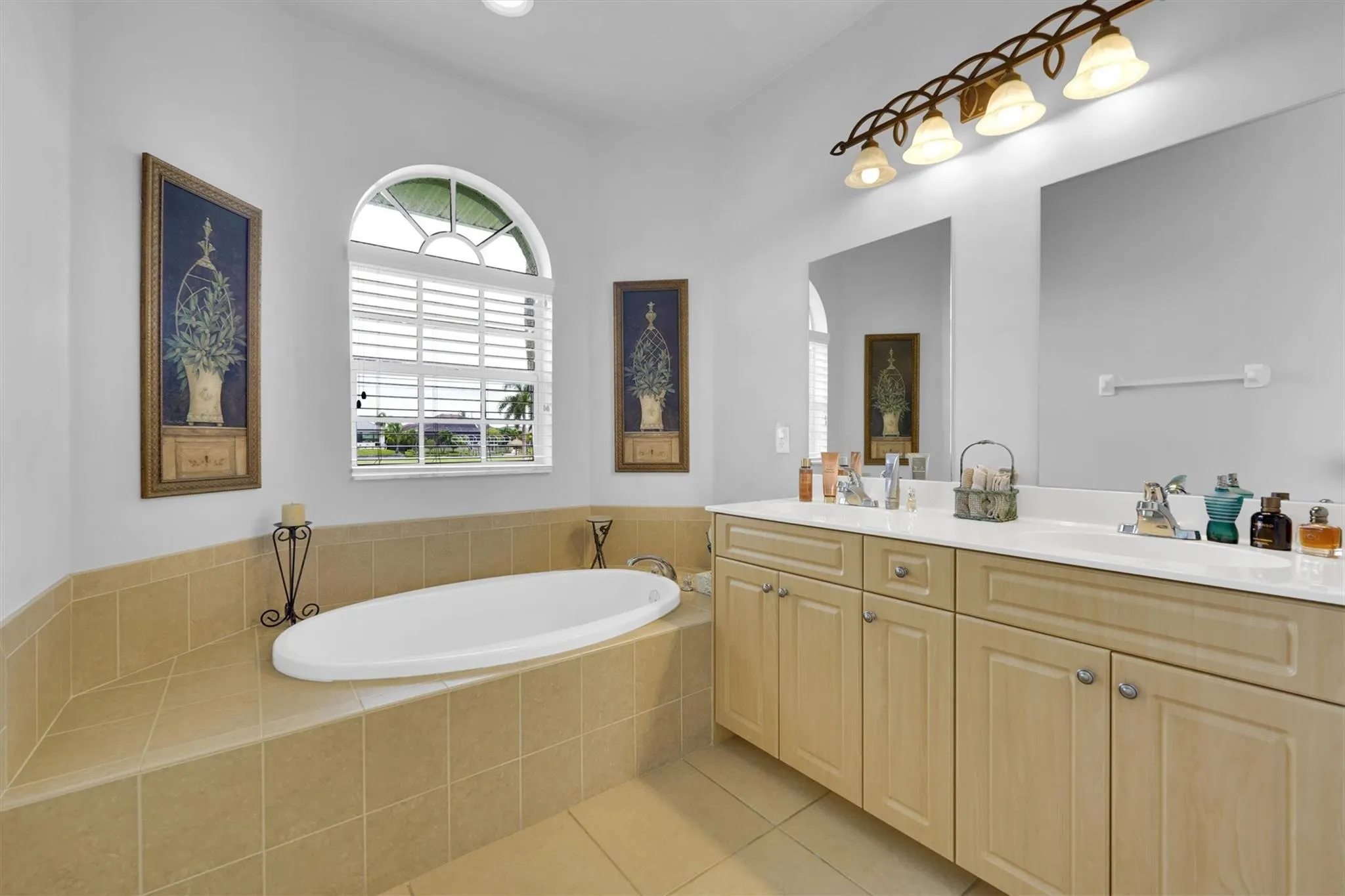 126 SW 39th Pl