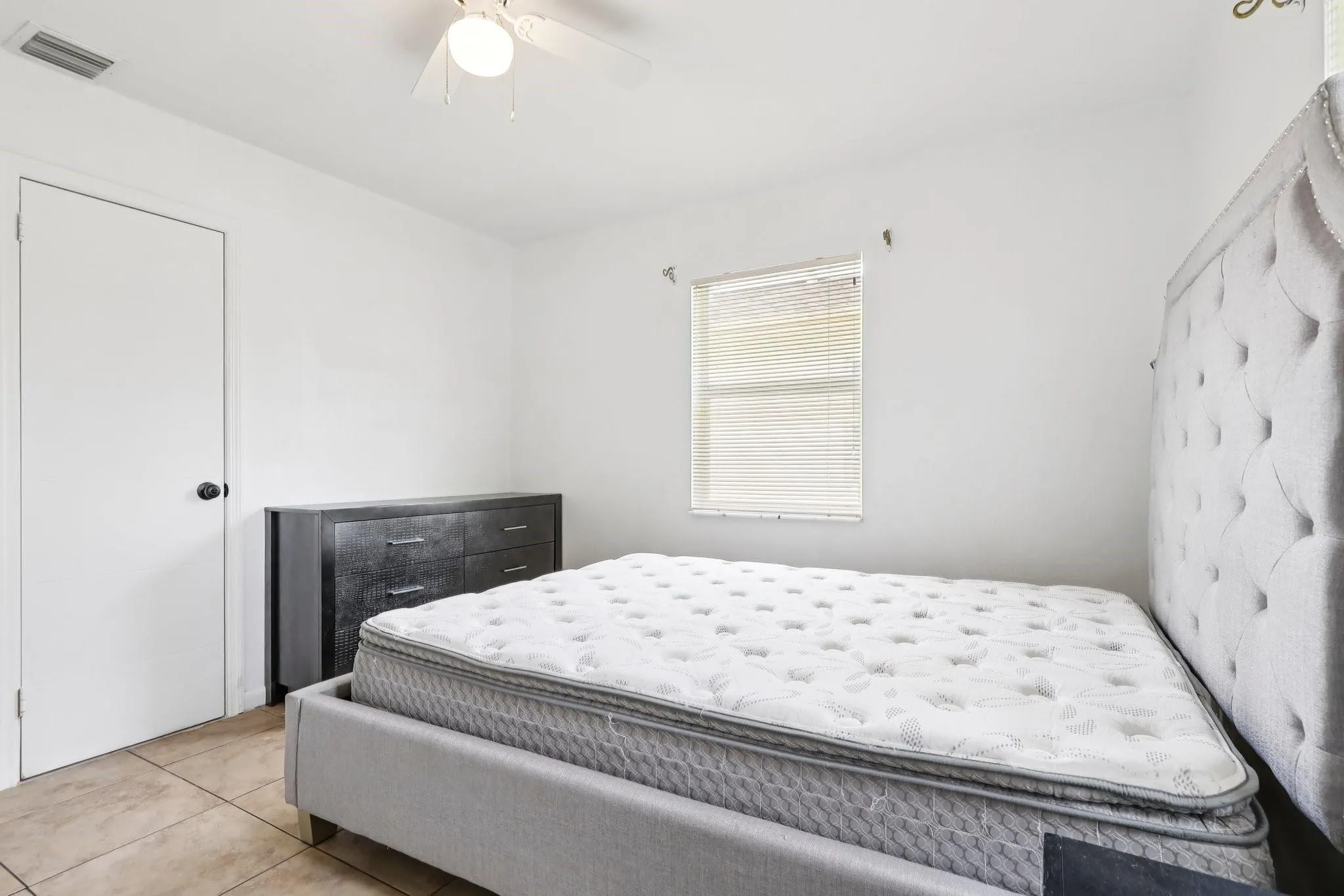 2221 NW 24th Ct