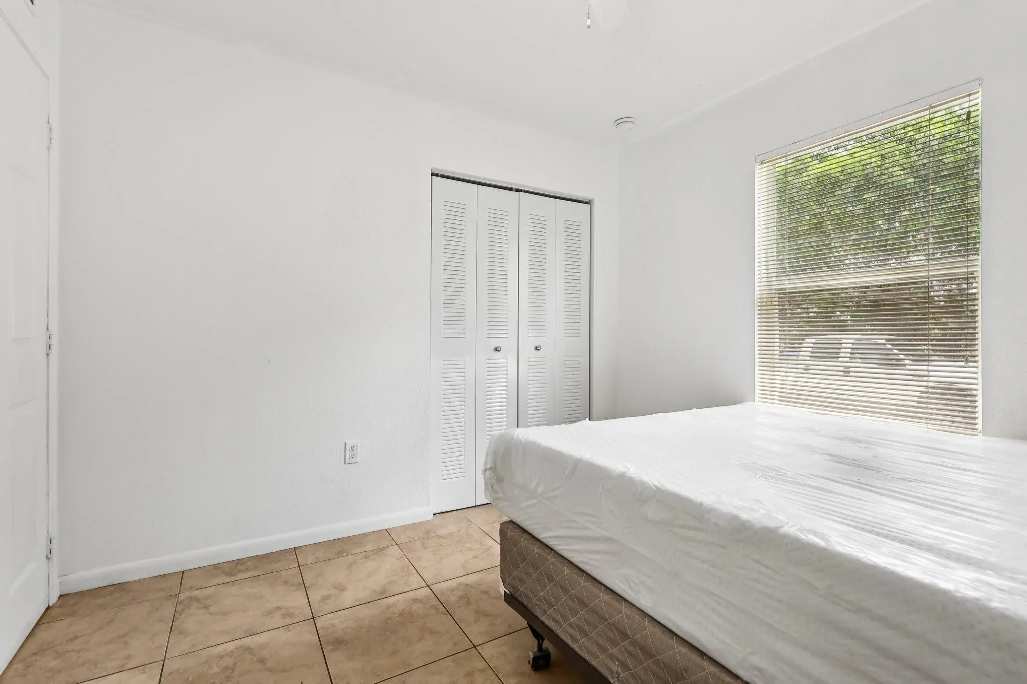 2221 NW 24th Ct