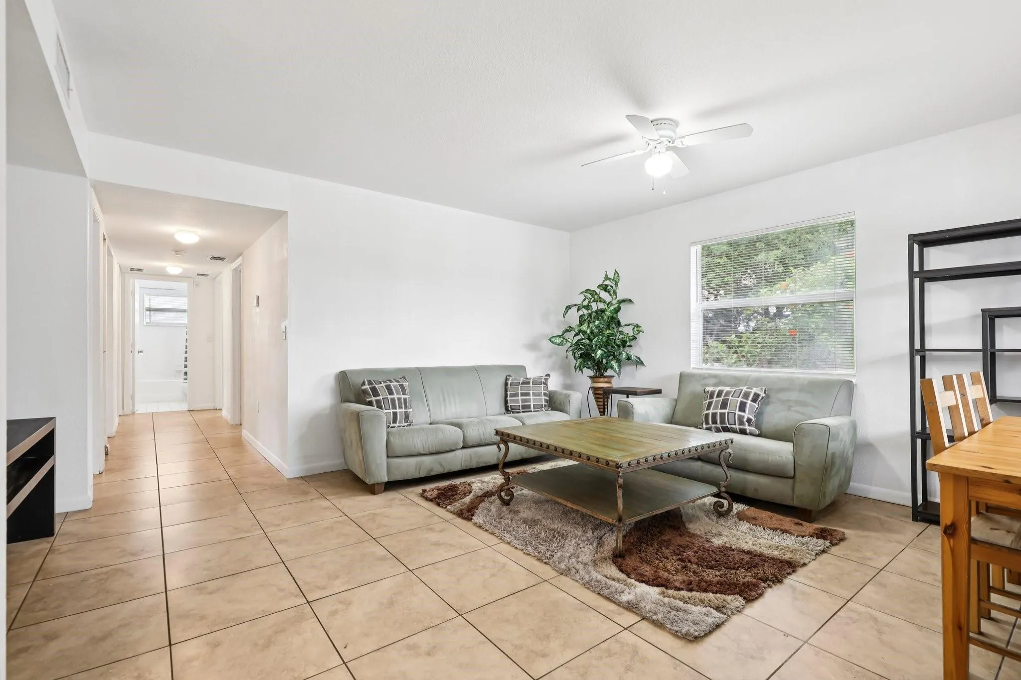 2221 NW 24th Ct