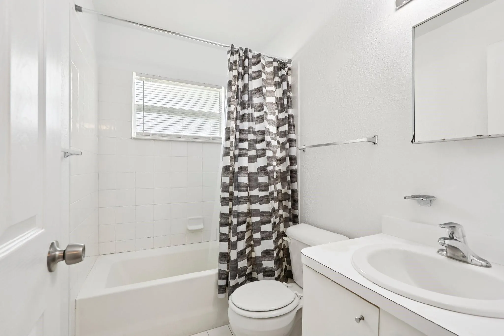 2221 NW 24th Ct