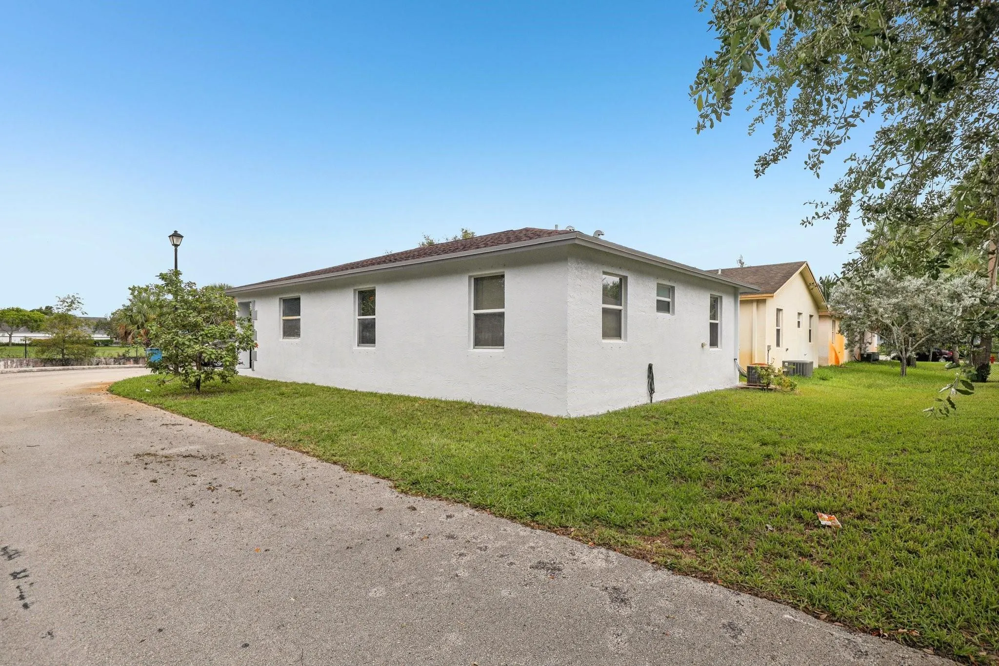 2221 NW 24th Ct