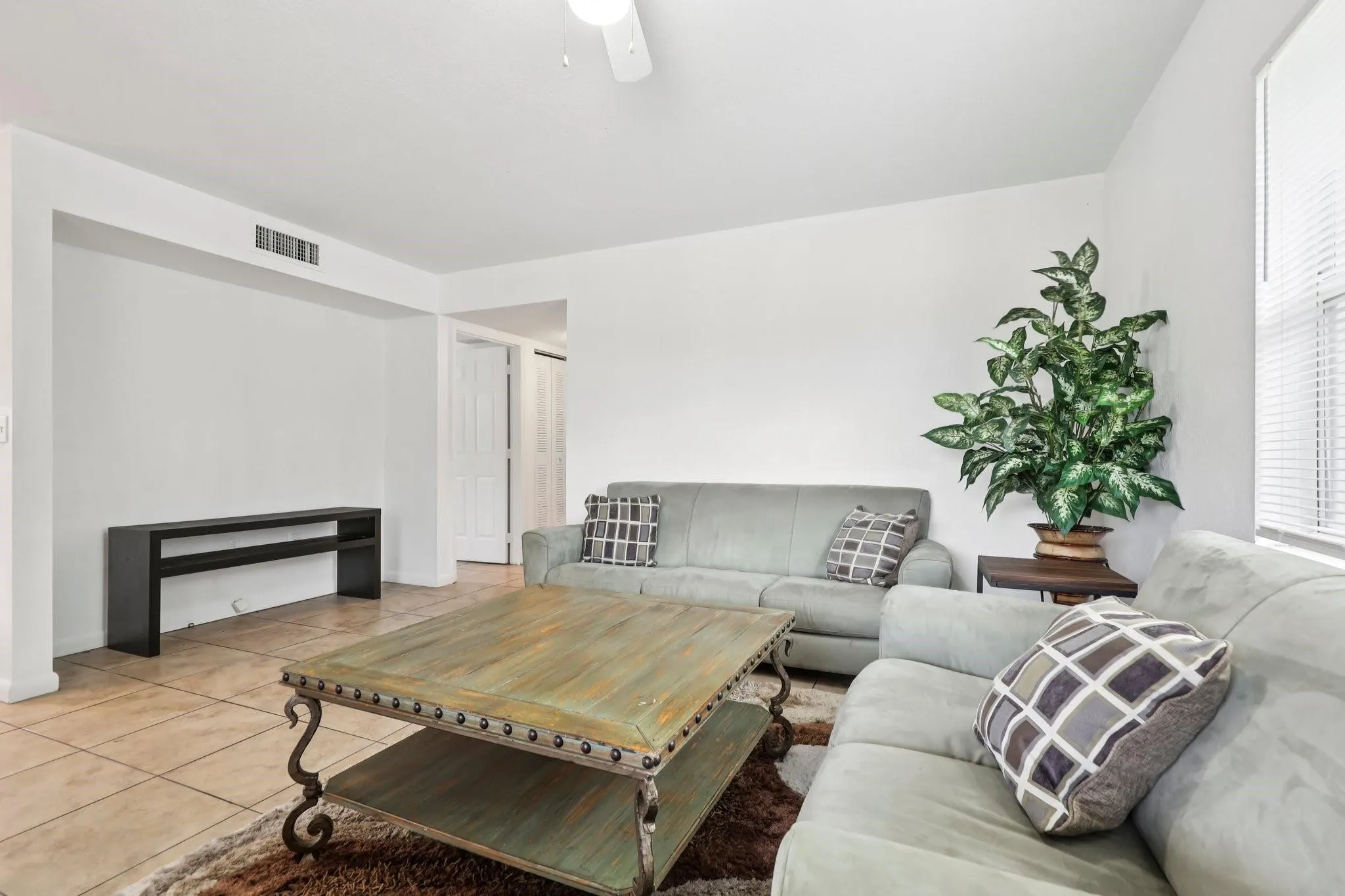2221 NW 24th Ct