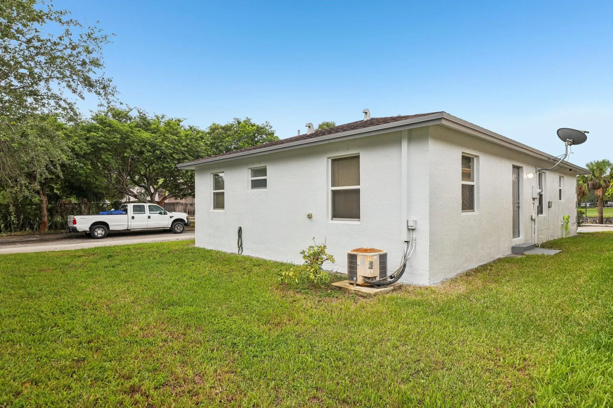 2221 NW 24th Ct
