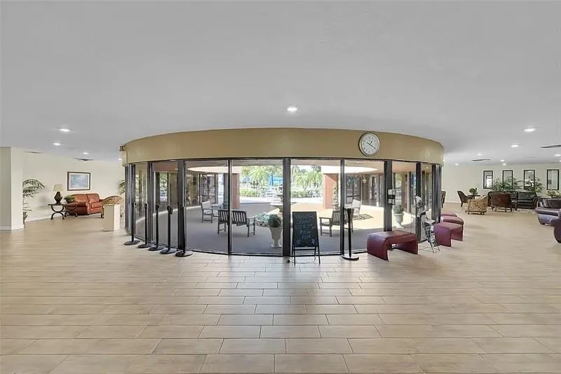 9101 Sunrise Lakes Blvd, #117