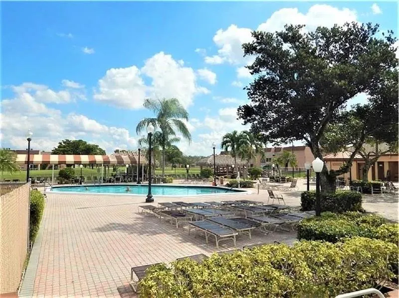 9101 Sunrise Lakes Blvd, #117