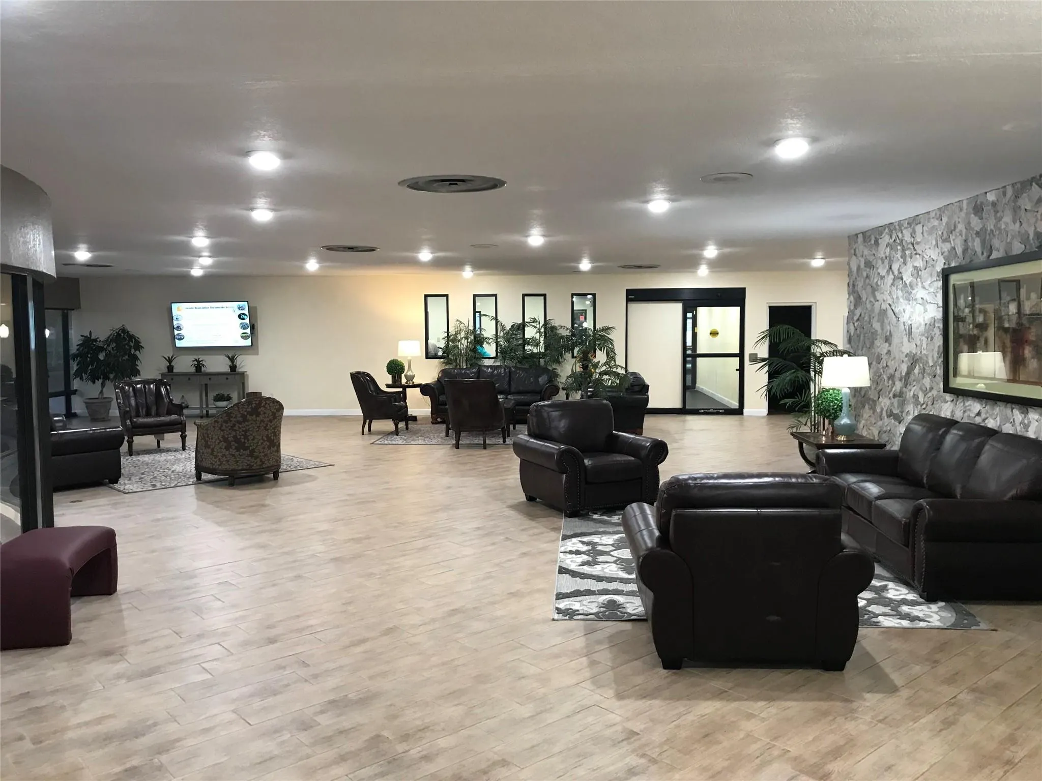 9101 Sunrise Lakes Blvd, #117